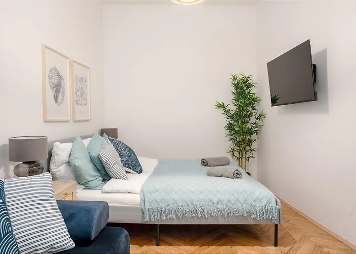 Near Center - 3min Walk To U4 Metro Apartamento *
