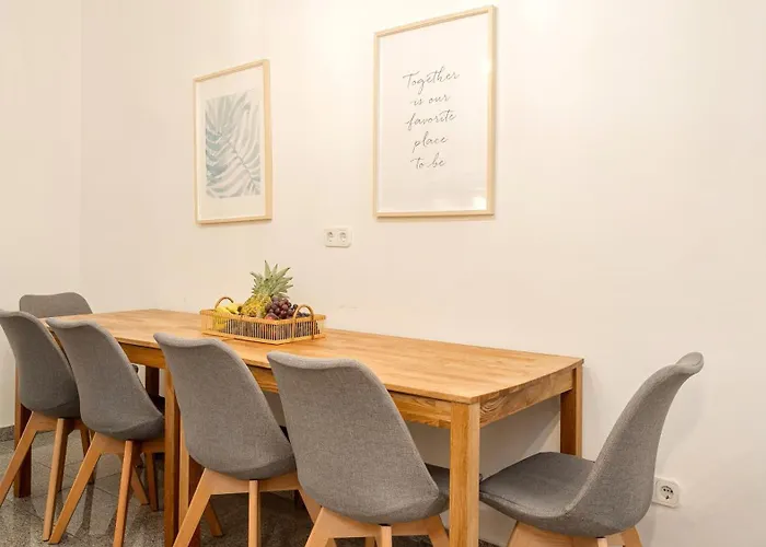 Near Center - 3min Walk To U4 Metro