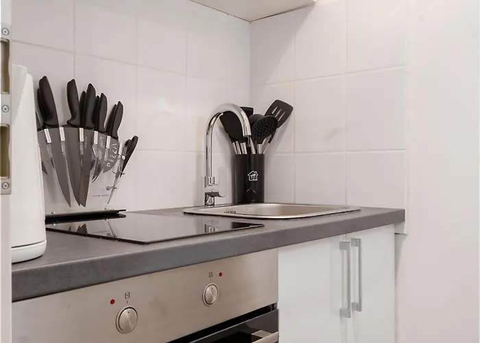 Near Center - 3min Walk To U4 Metro Apartamento