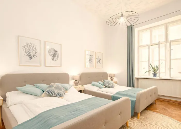 Near Center - 3min Walk To U4 Metro Bécs