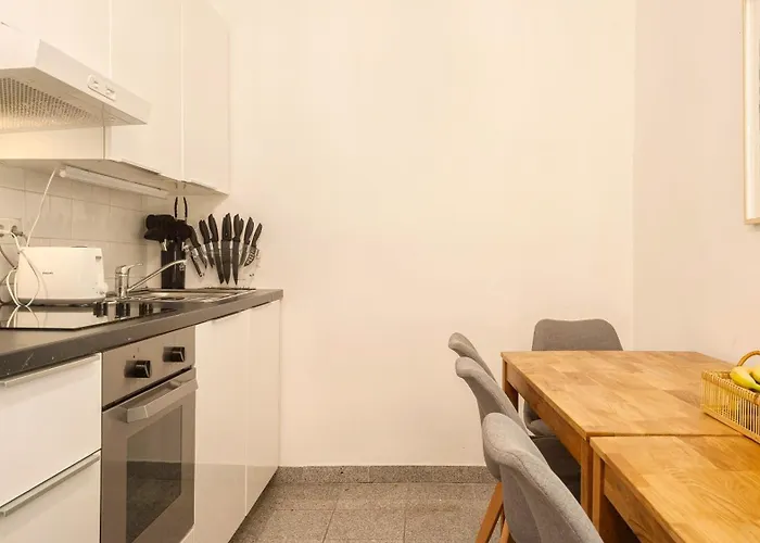 Near Center - 3min Walk To U4 Metro Apartamento *